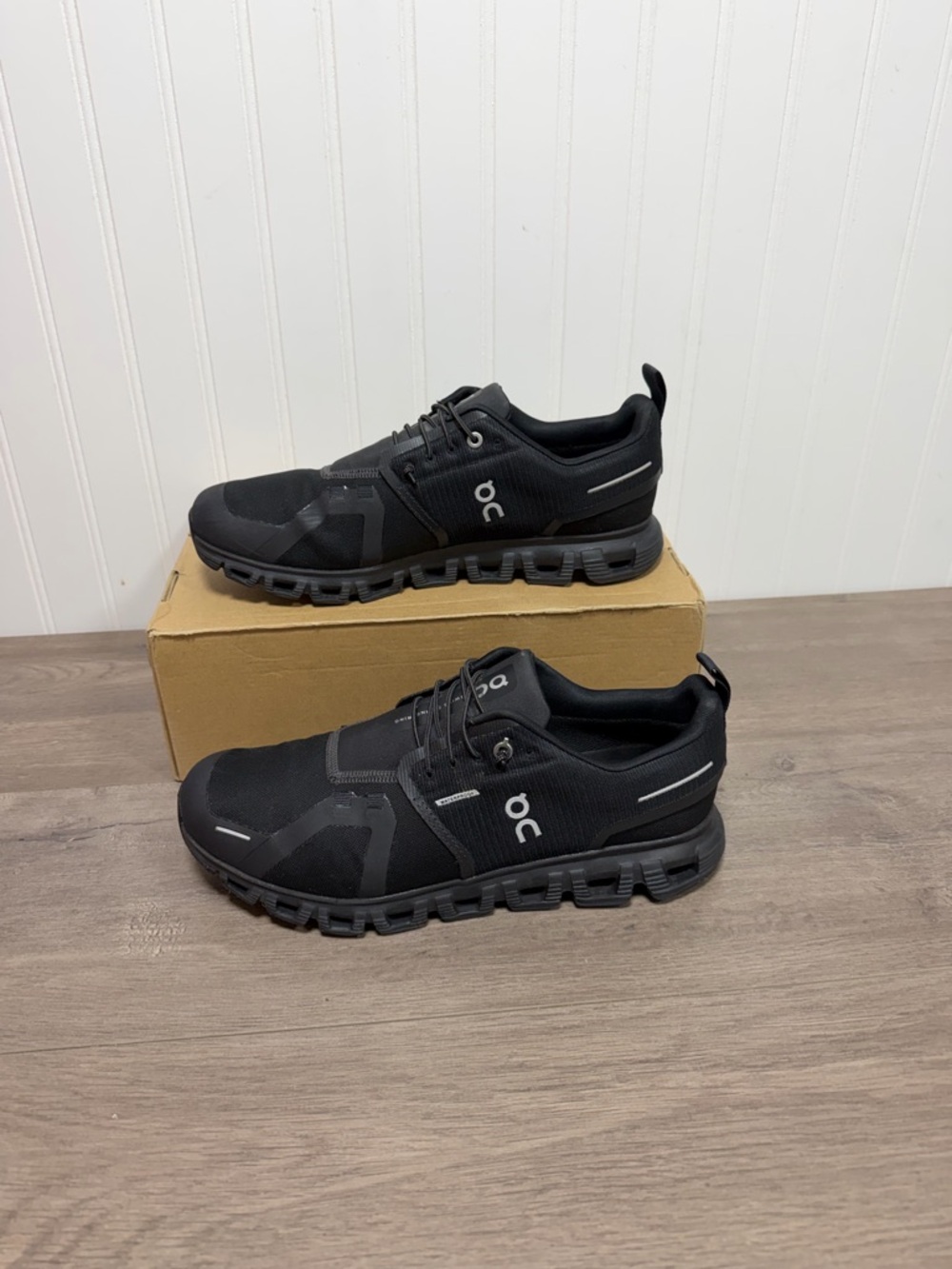 Used men’s On Cloud 6 Waterproof sneakers size 10